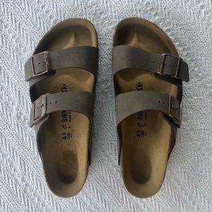 NWOT Men’s Birkenstock Arizona Sandals, sz 43